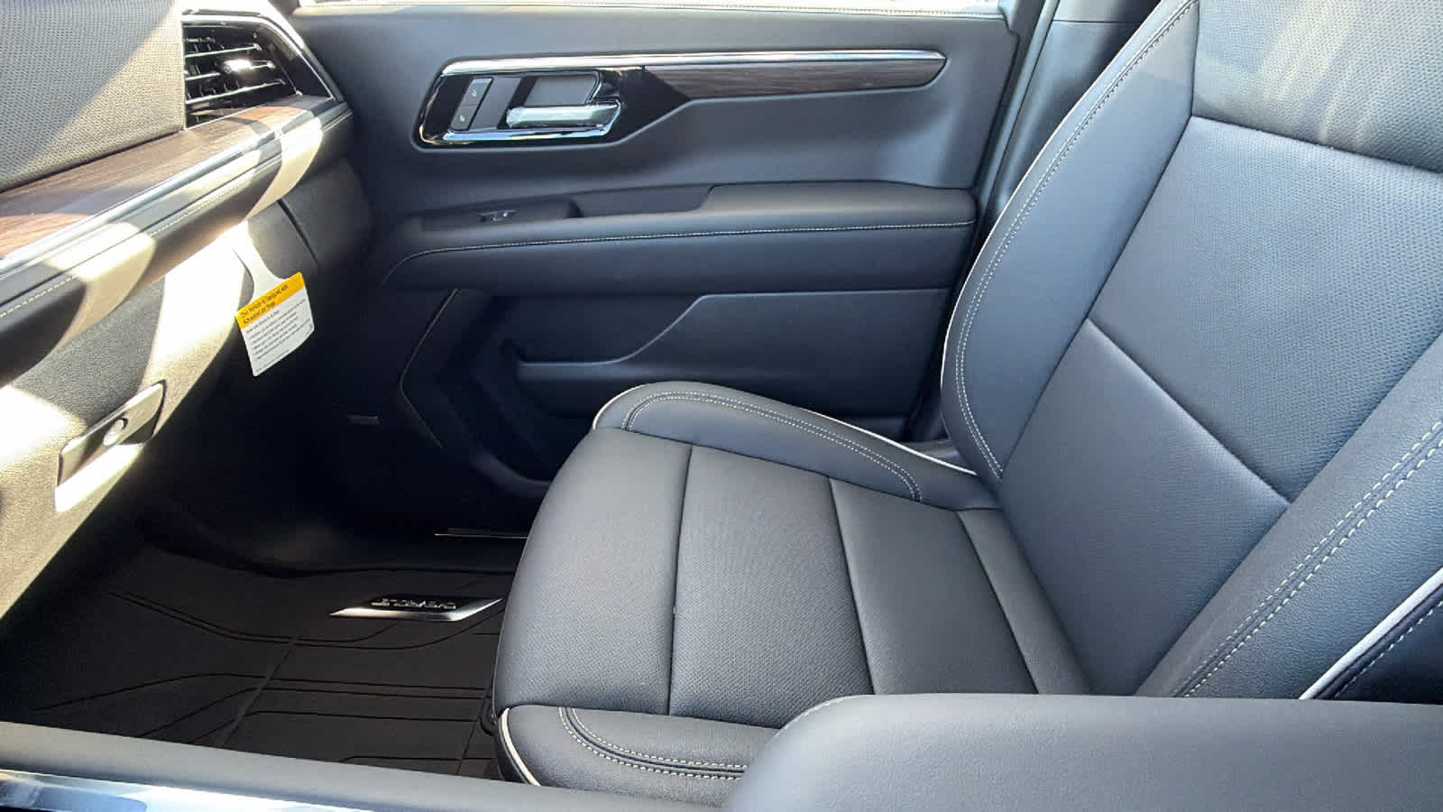 Thumbnail: 2025 Chevrolet Suburban - 12