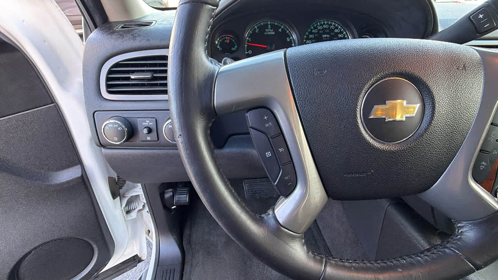 Thumbnail: 2014 Chevrolet Suburban - 19