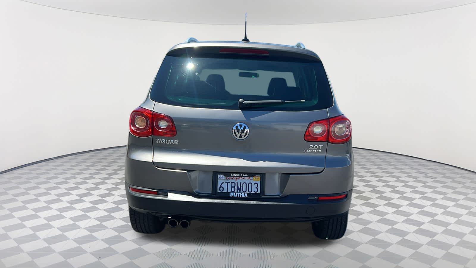Thumbnail: 2011 Volkswagen Tiguan - 6