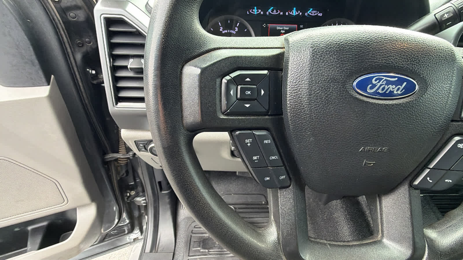 Thumbnail: 2019 Ford Econoline - 19