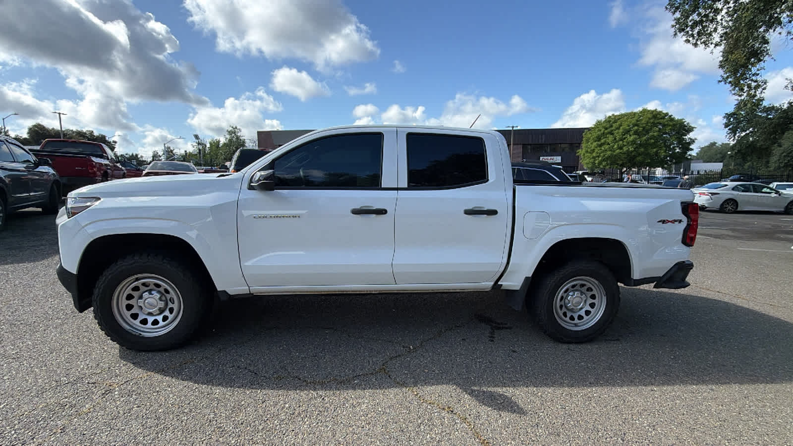Thumbnail: 2023 Chevrolet Colorado - 8