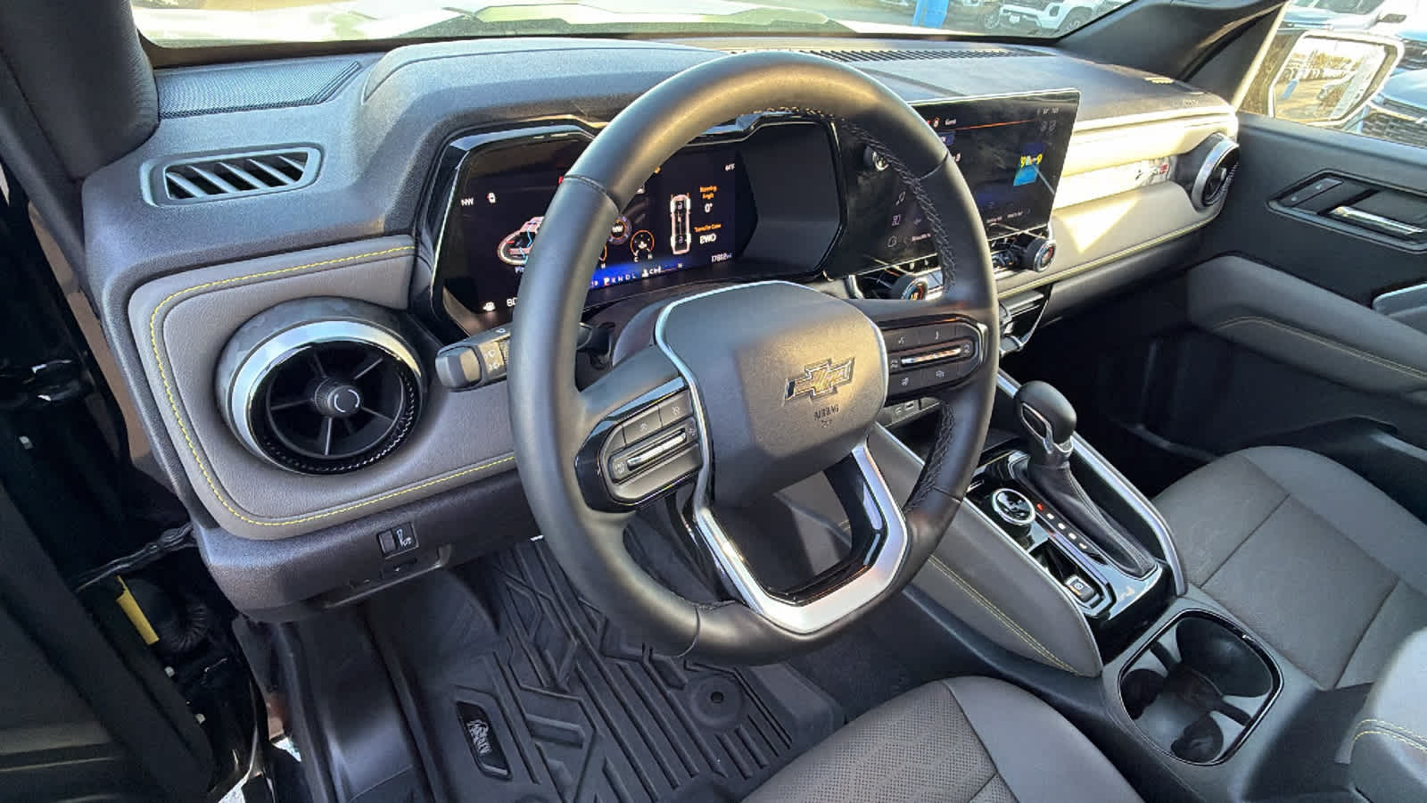 Thumbnail: 2024 Chevrolet Colorado - 10