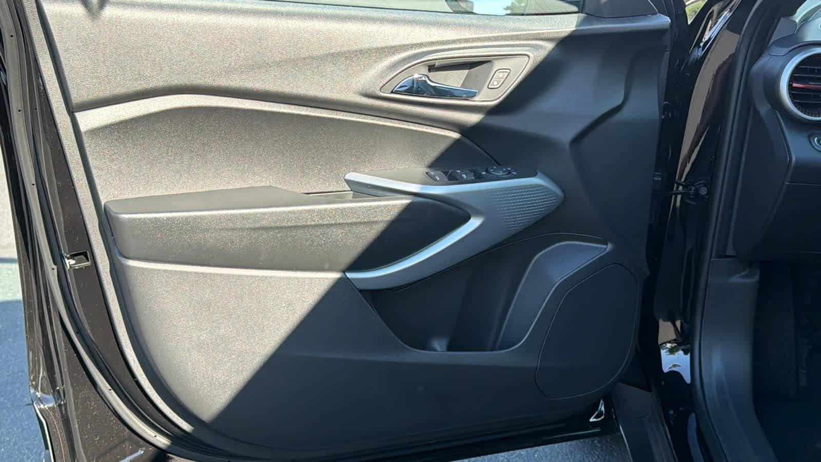 Thumbnail: 2026 Chevrolet Trax - 23