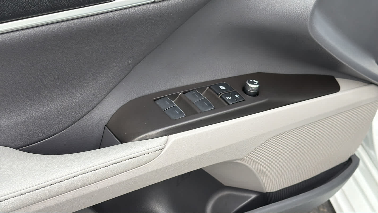 Thumbnail: 2022 Toyota Camry - 22