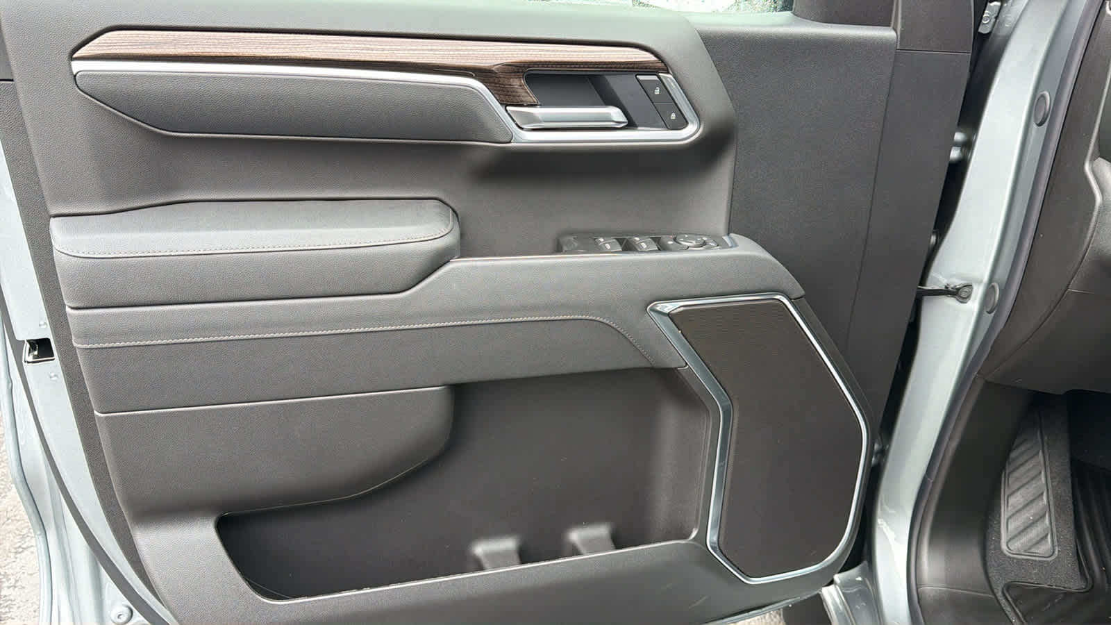 Thumbnail: 2026 Chevrolet Silverado 1500 - 23