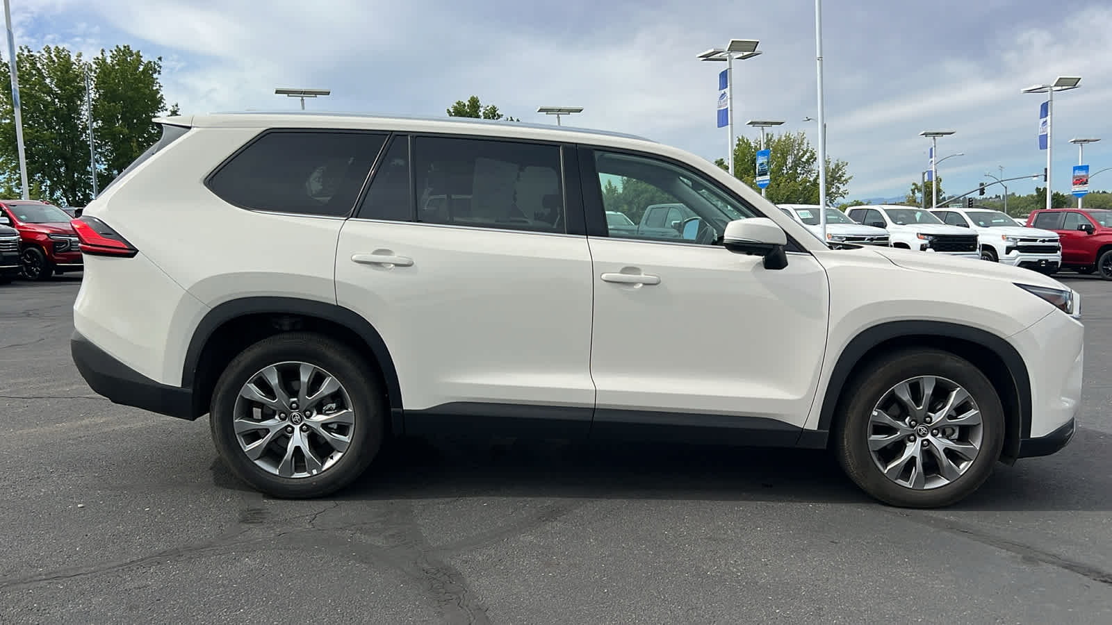 2024 Toyota Grand Highlander XLE photo 3