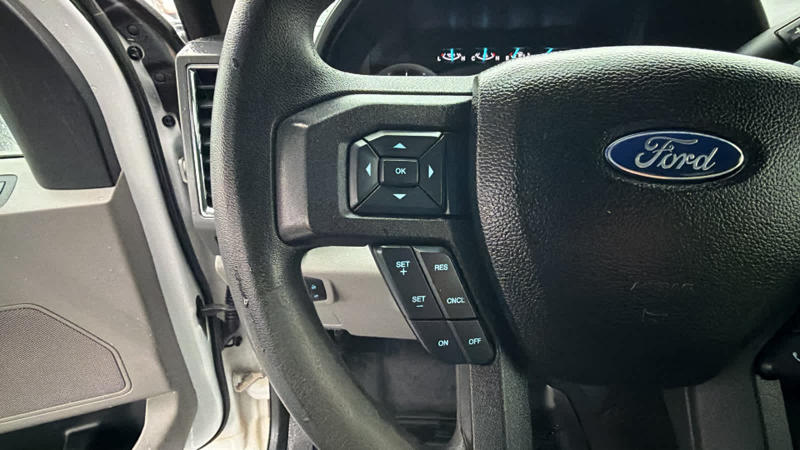 Thumbnail: 2018 Ford Econoline - 19