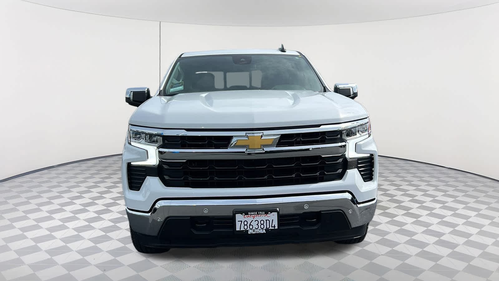 2025 Chevrolet Silverado 1500 LT photo 2