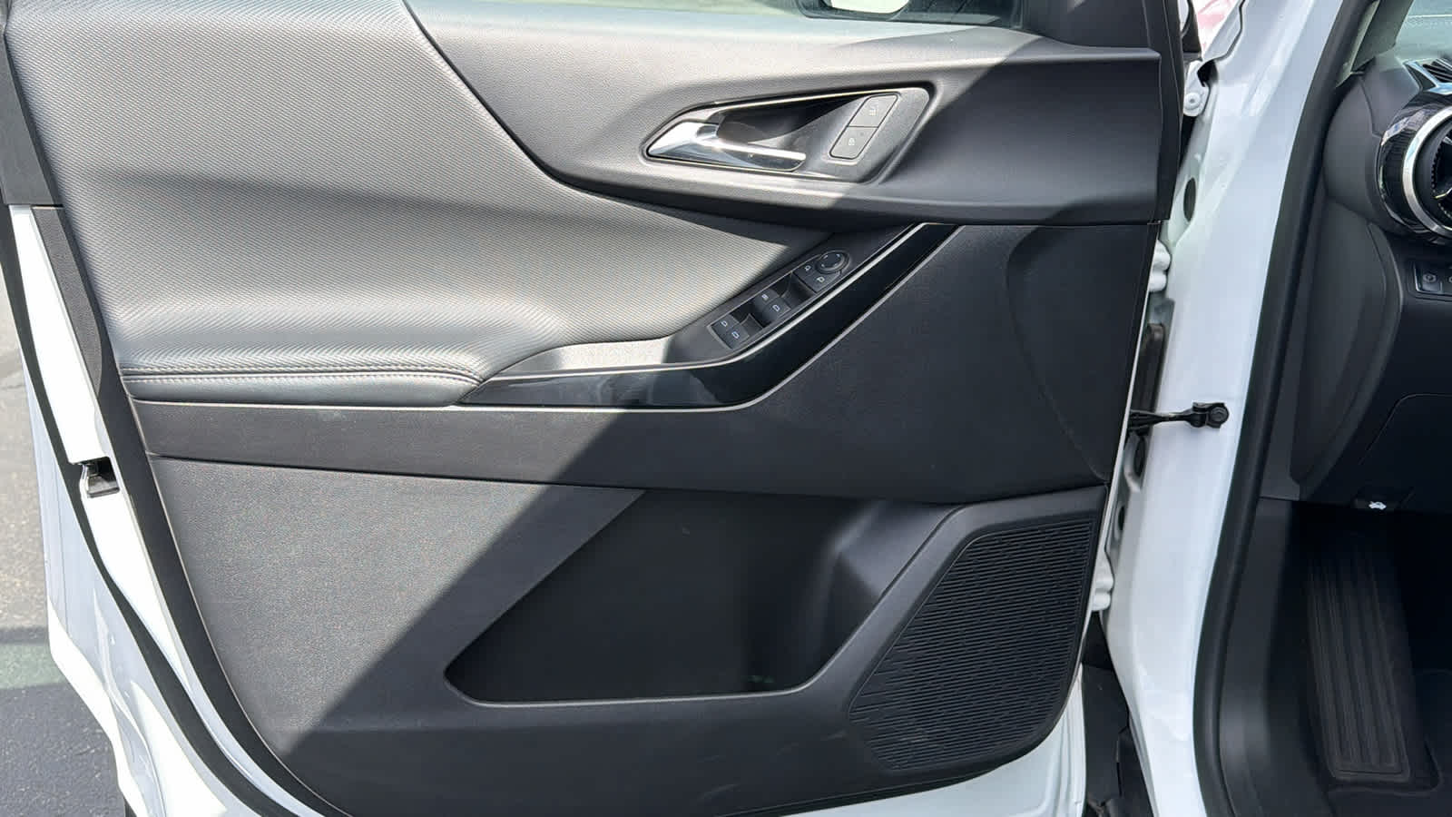 Thumbnail: 2025 Chevrolet Equinox - 23