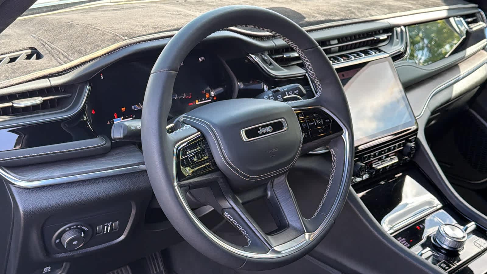 Thumbnail: 2024 Jeep Grand Cherokee - 18