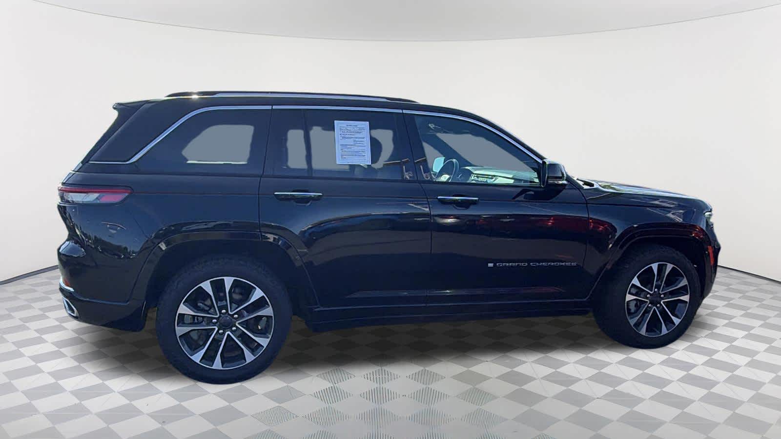 2023 Jeep Grand Cherokee Overland - Photo 4