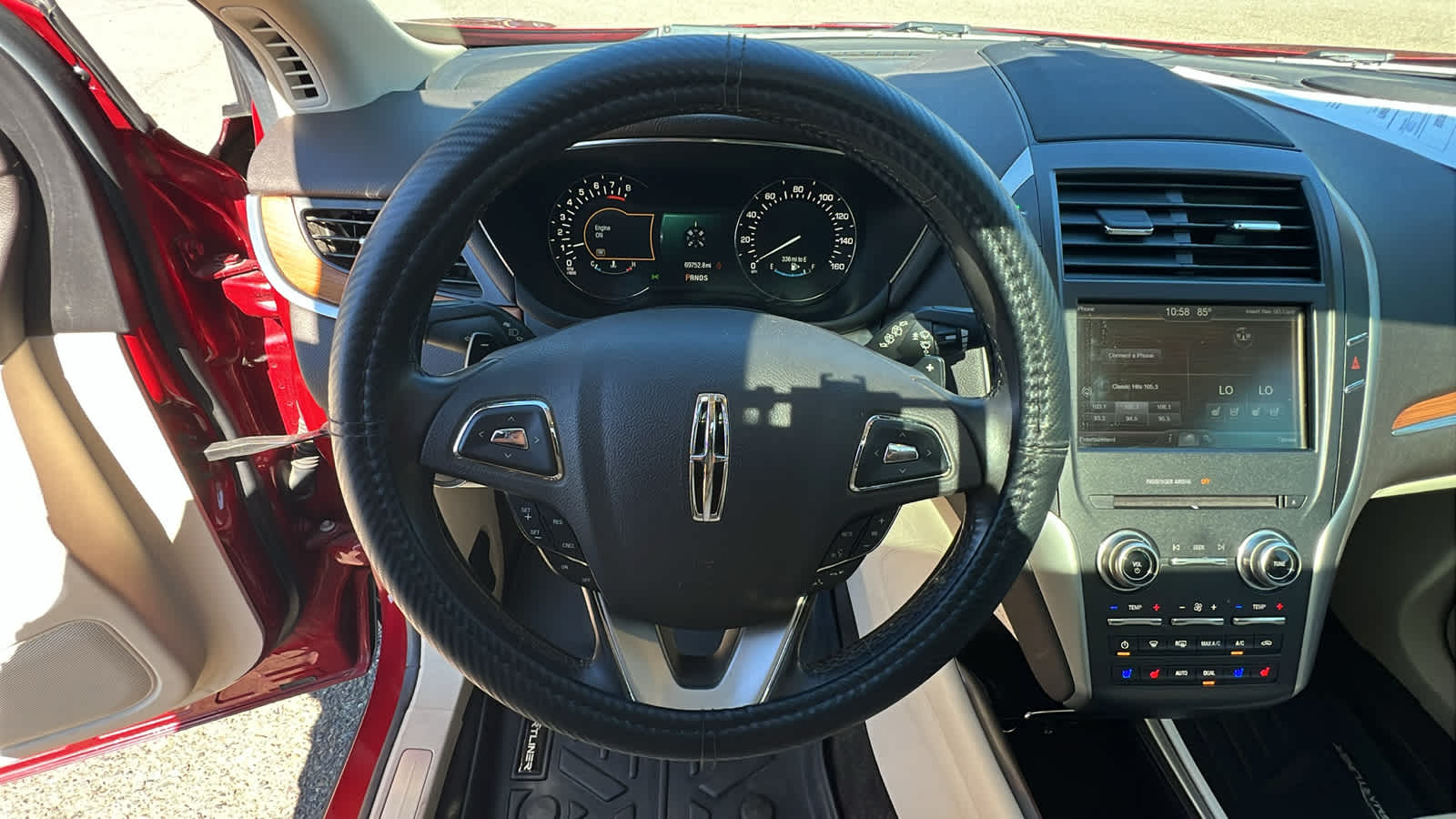 Thumbnail: 2015 Lincoln MKC - 15