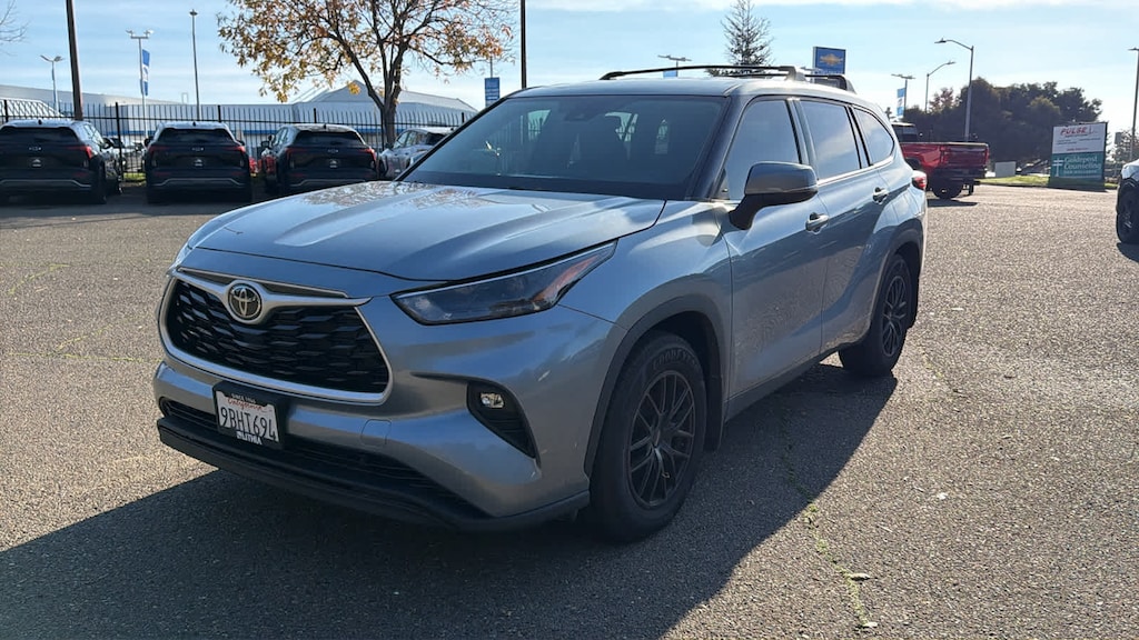 Used 2022 Toyota Highlander LE