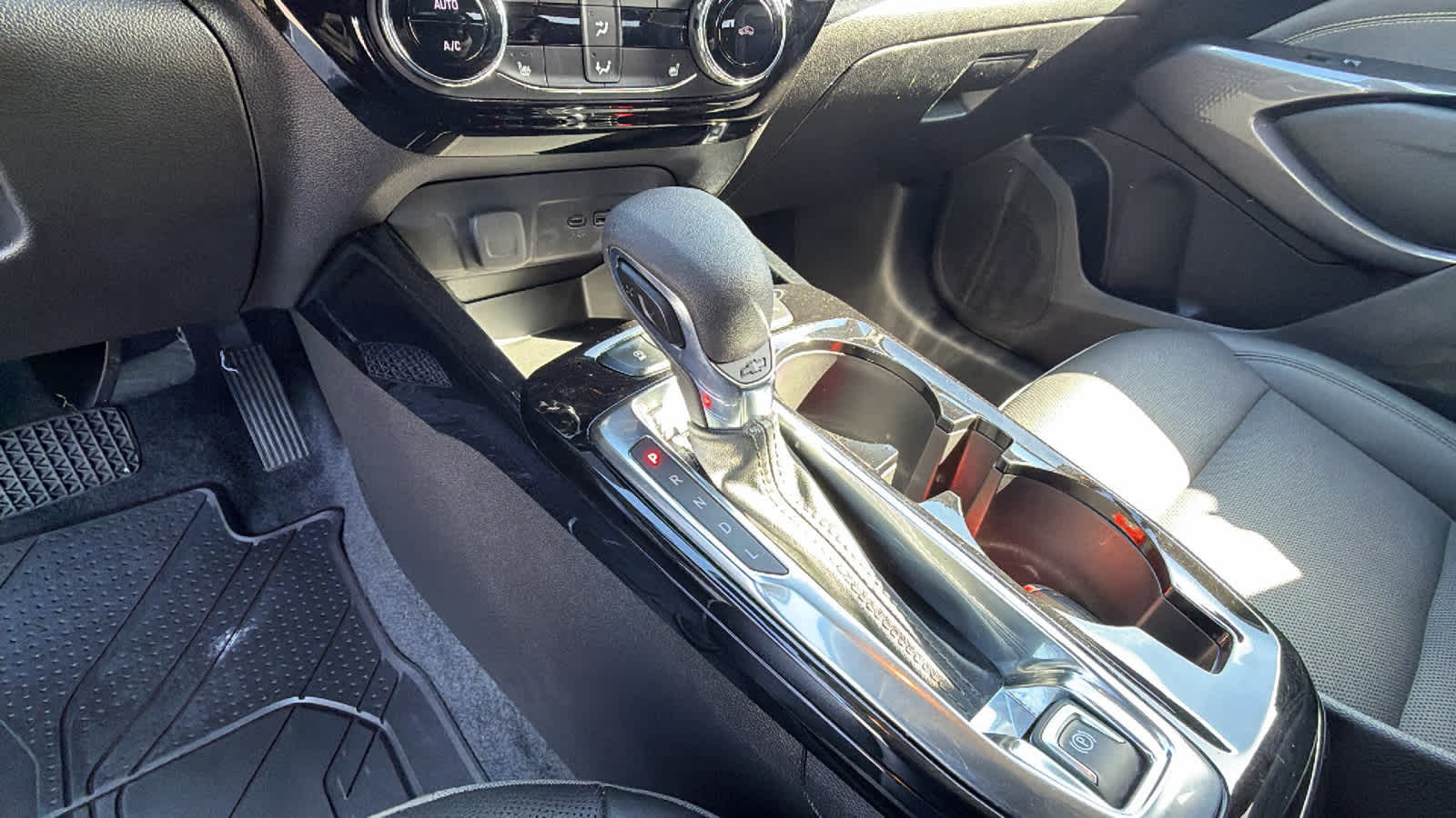 Thumbnail: 2024 Chevrolet Trax - 13