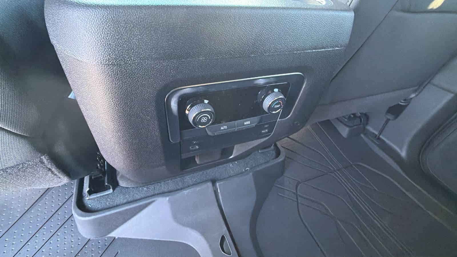 Thumbnail: 2026 Chevrolet Suburban - 25