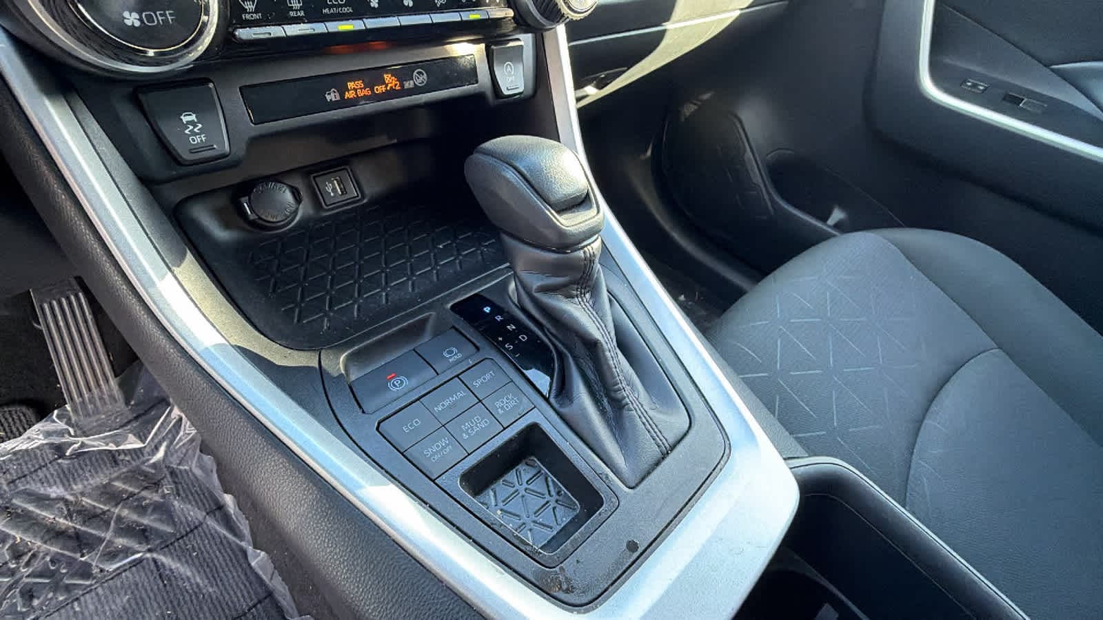 Thumbnail: 2024 Toyota RAV4 - 13