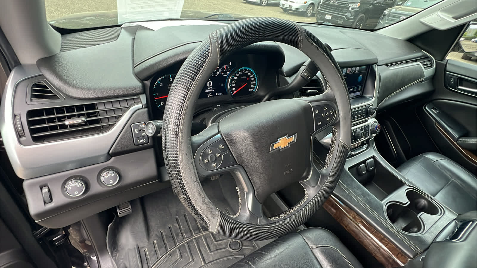 Thumbnail: 2017 Chevrolet Tahoe - 10