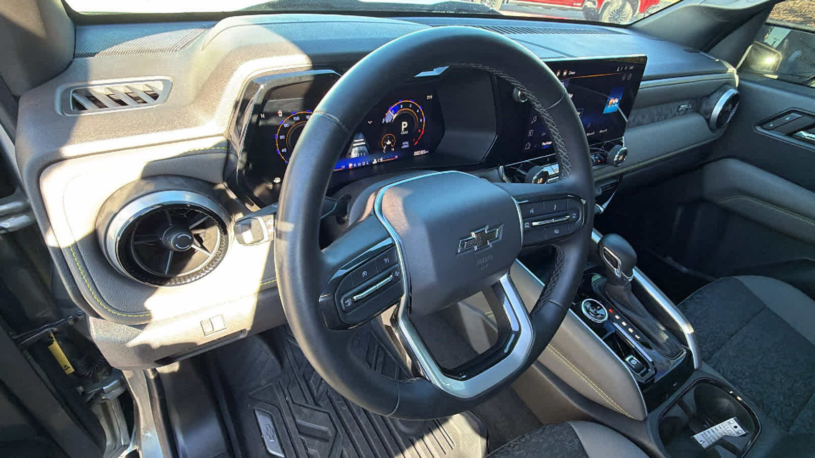 Thumbnail: 2024 Chevrolet Colorado - 10