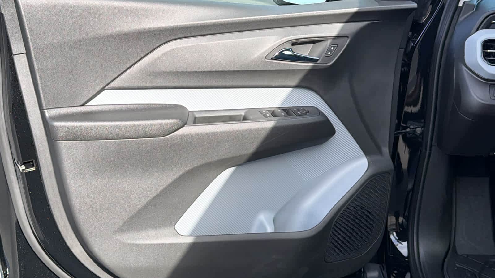 Thumbnail: 2027 Chevrolet Bolt EV - 23