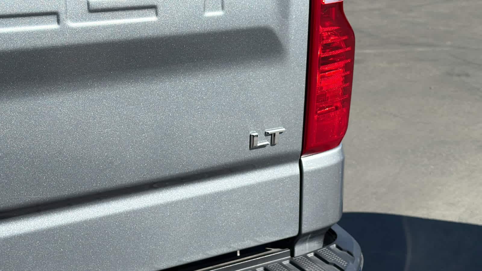 Thumbnail: 2025 Chevrolet Silverado 1500 - 28