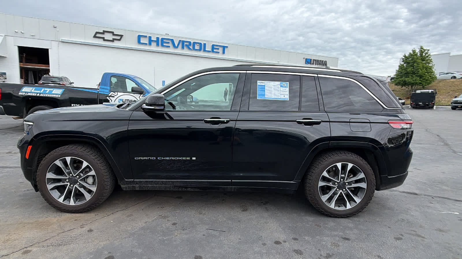 Thumbnail: 2023 Jeep Grand Cherokee - 8