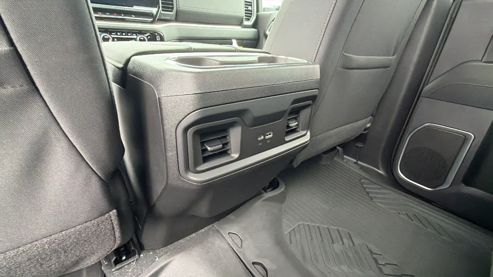 Thumbnail: 2026 Chevrolet Silverado 3500 - 25