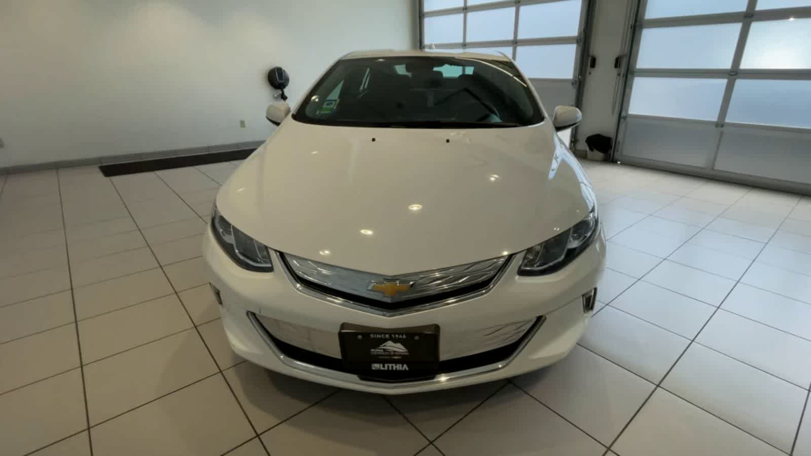 Thumbnail: 2018 Chevrolet Volt - 3