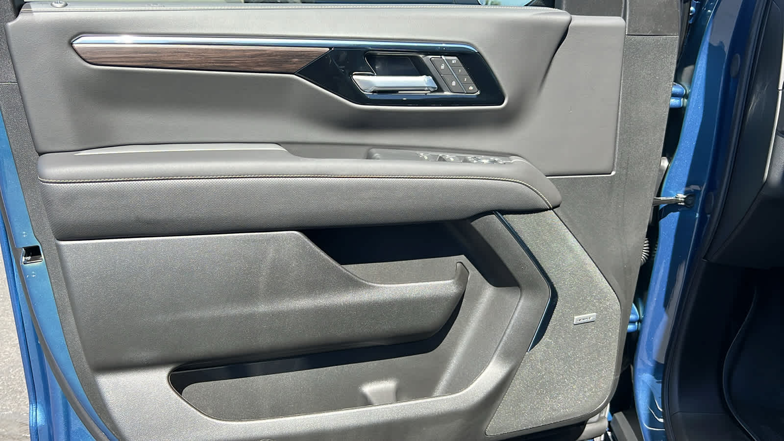 Thumbnail: 2025 Chevrolet Suburban - 23