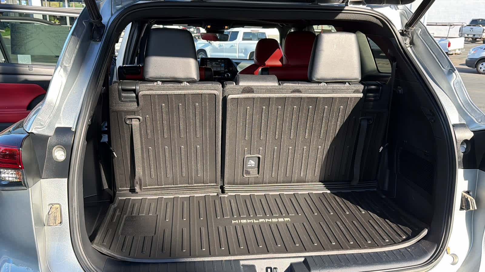 Thumbnail: 2022 Toyota Highlander - 27