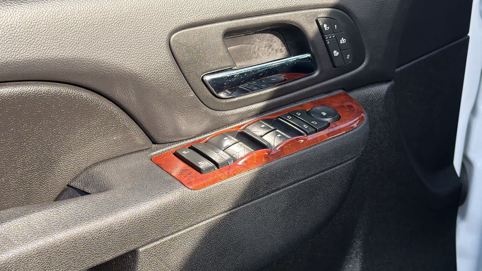 Thumbnail: 2014 Chevrolet Suburban - 22