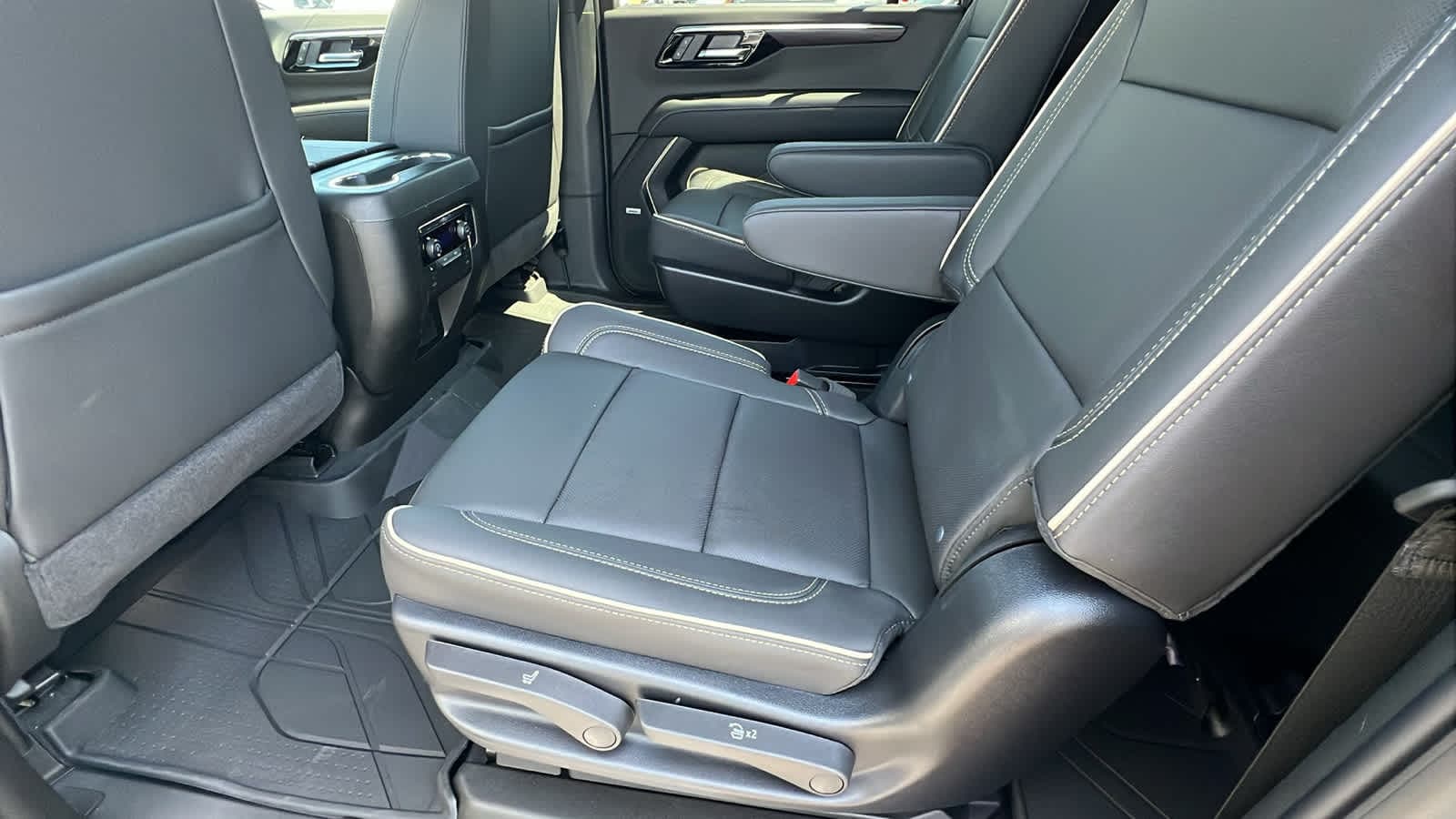 Thumbnail: 2025 Chevrolet Suburban - 24