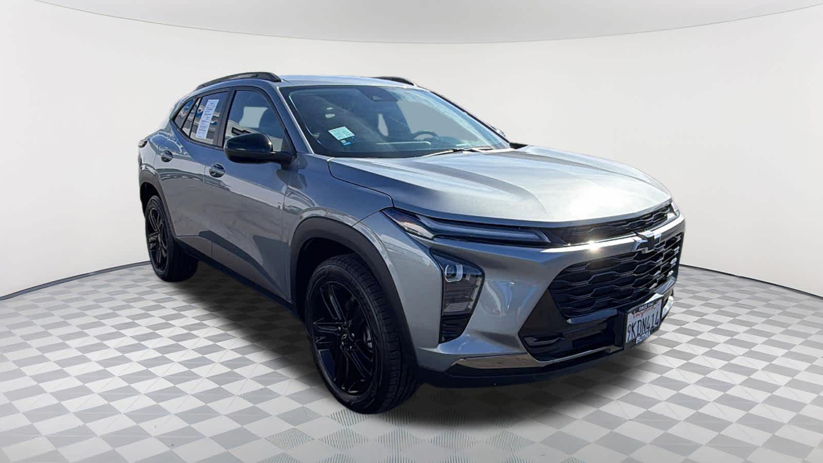 Thumbnail: 2024 Chevrolet Trax - 3