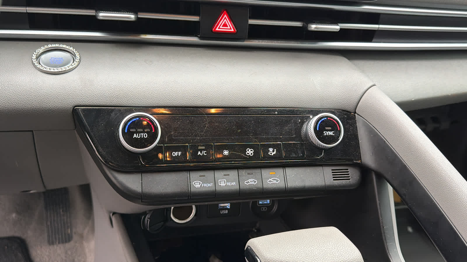 Thumbnail: 2023 Hyundai Elantra - 11