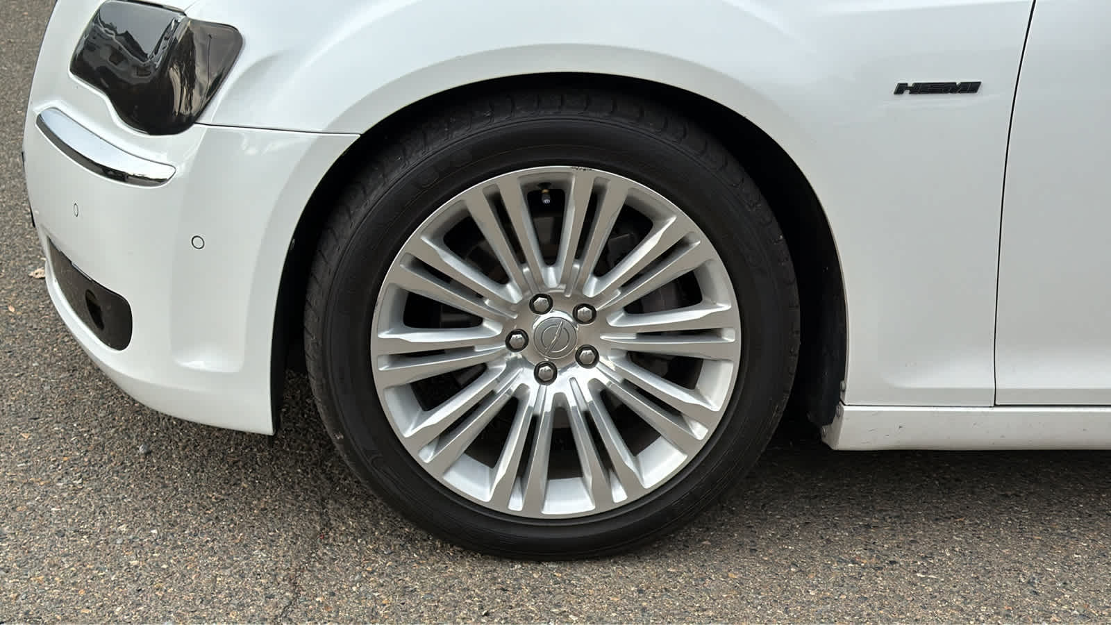 Thumbnail: 2014 Chrysler 300 - 9