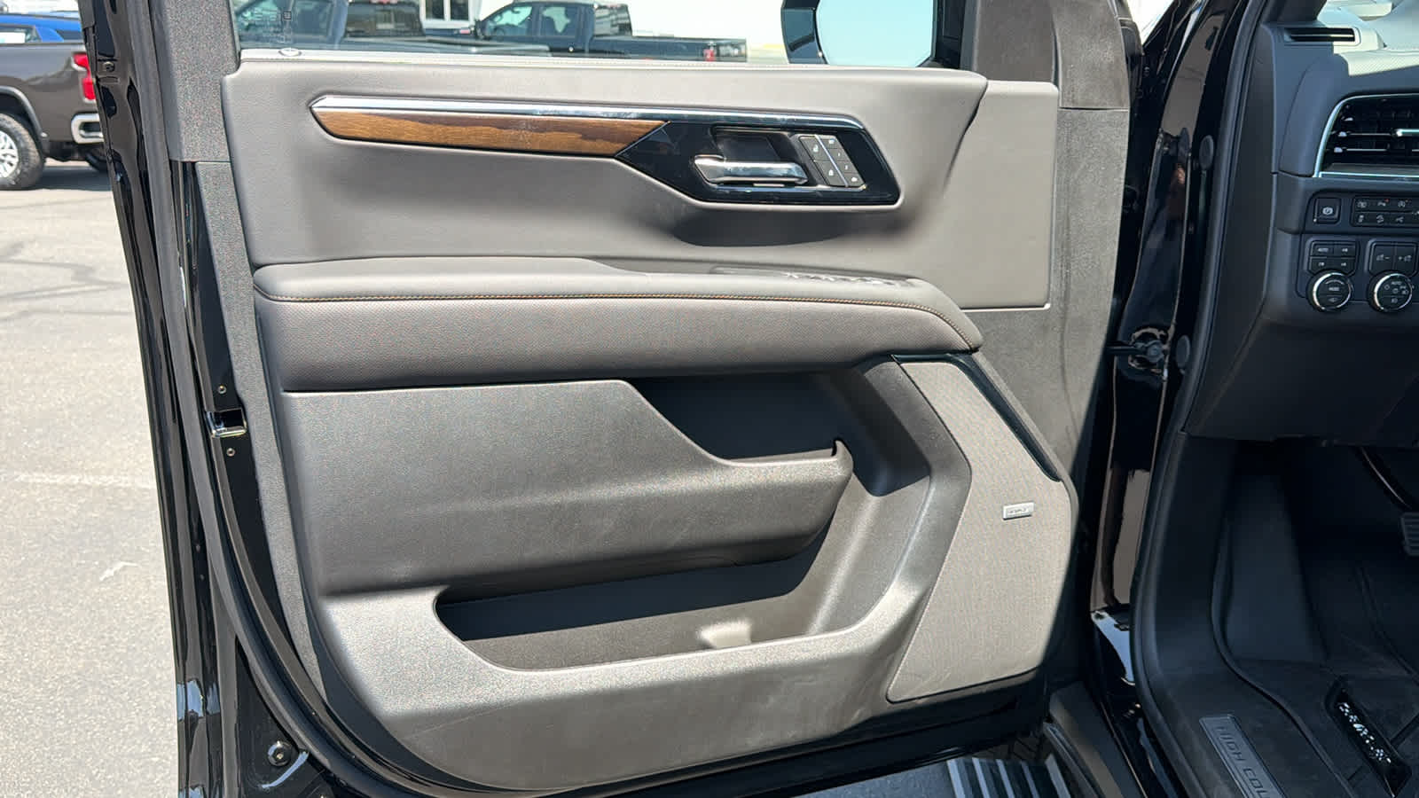 2026 Chevrolet Suburban High Country - Photo 23