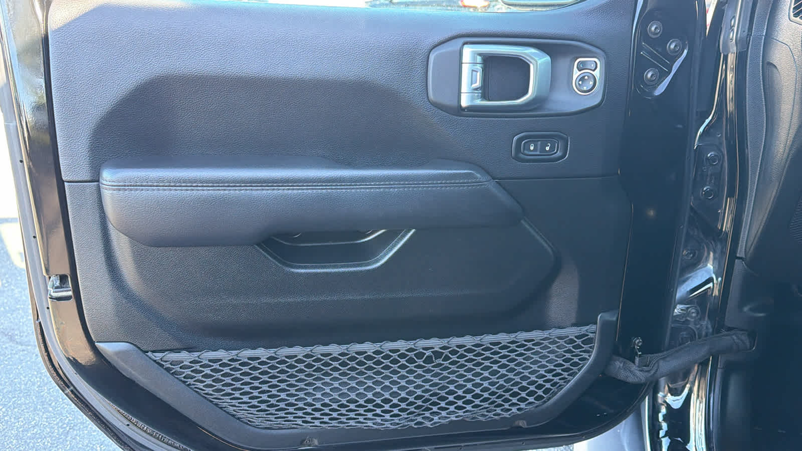 Thumbnail: 2021 Jeep Wrangler - 23