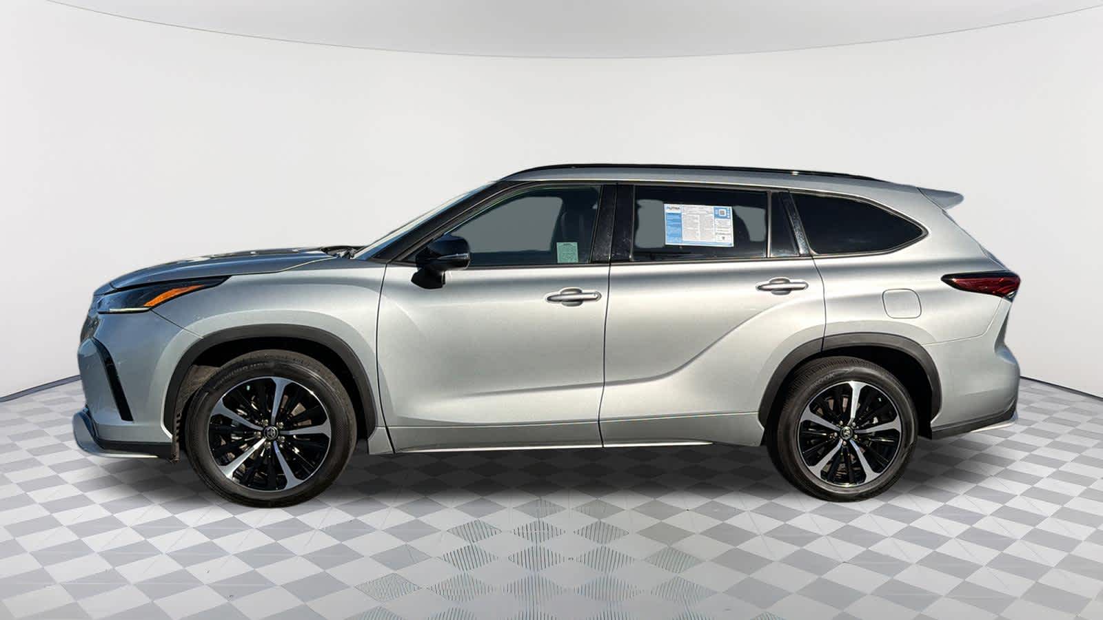 Thumbnail: 2022 Toyota Highlander - 8