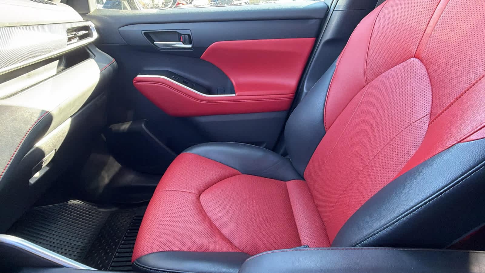 Thumbnail: 2022 Toyota Highlander - 12