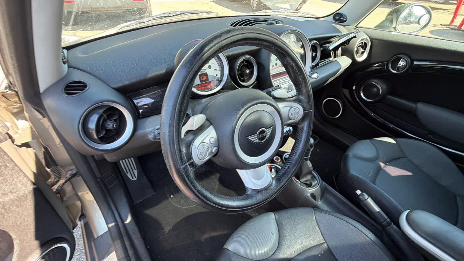 Thumbnail: 2010 MINI Cooper Clubman - 10