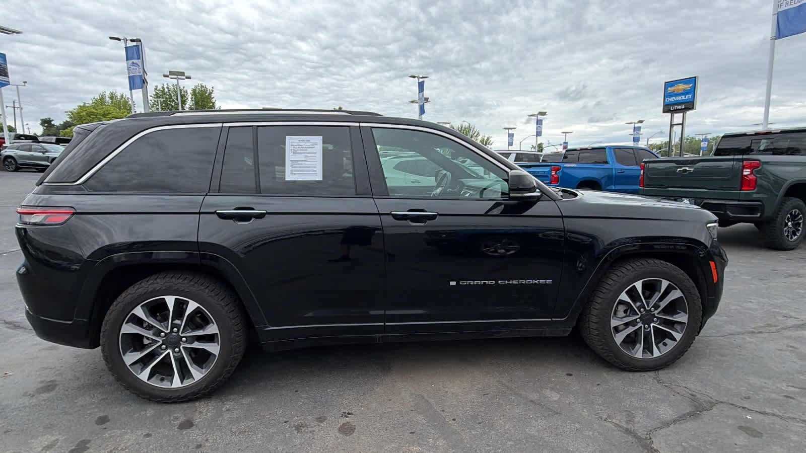 Thumbnail: 2023 Jeep Grand Cherokee - 4