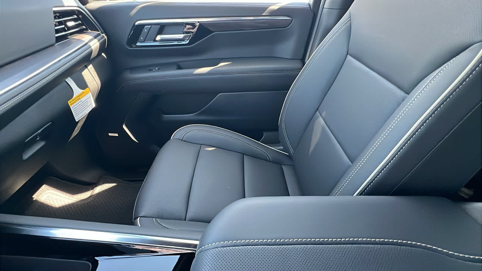 Thumbnail: 2025 Chevrolet Suburban - 12