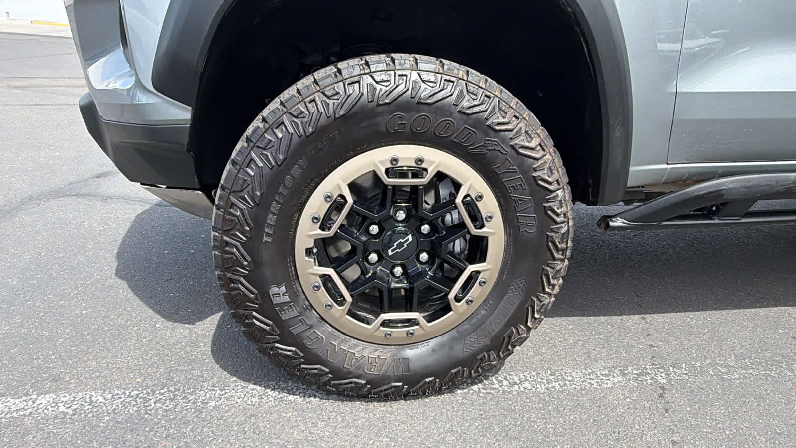 2025 Chevrolet Colorado ZR2 - Photo 9