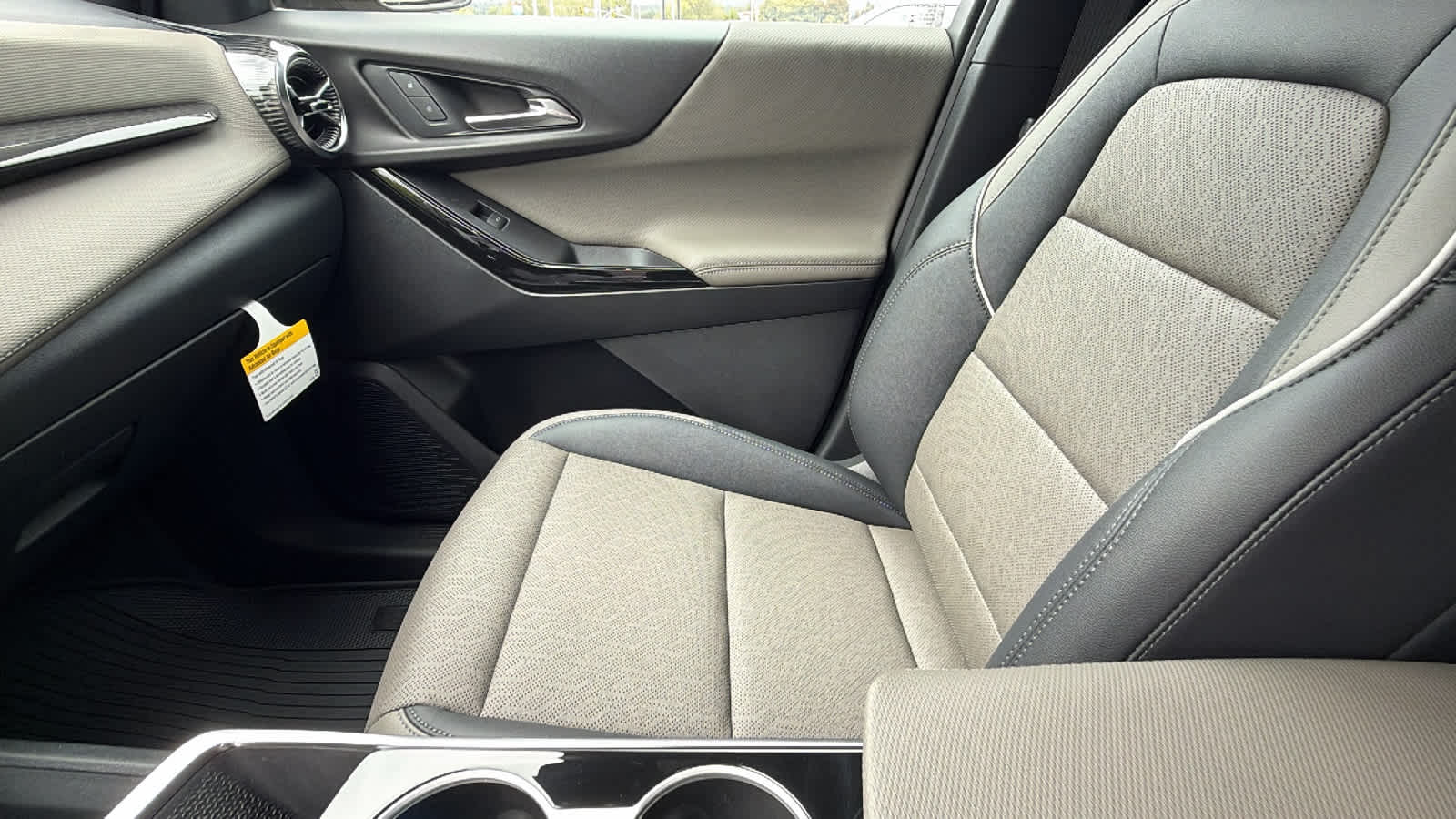 2027 Chevrolet Equinox LT - Photo 12