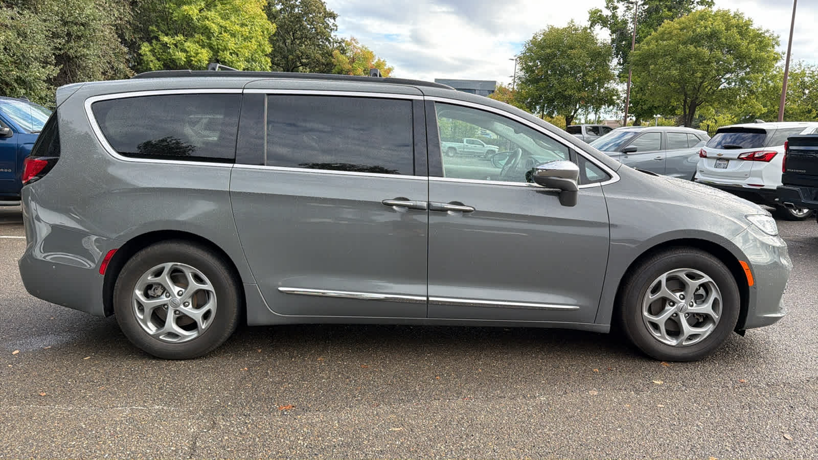 2022 Chrysler Pacifica Limited photo 4