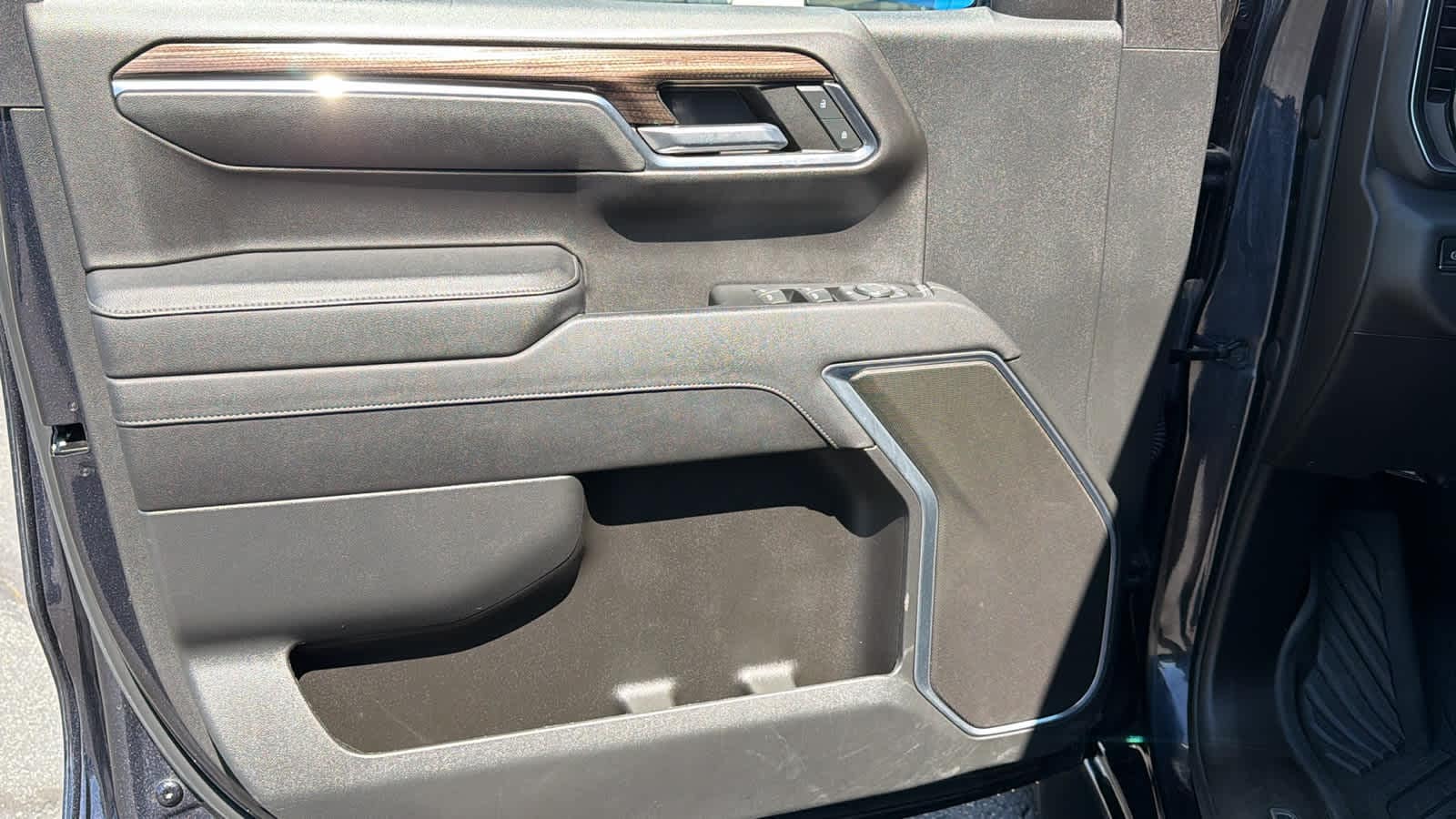 Thumbnail: 2023 Chevrolet Silverado 1500 - 22