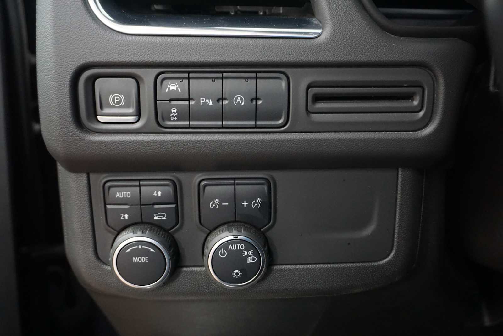 Thumbnail: 2023 Chevrolet Tahoe - 28