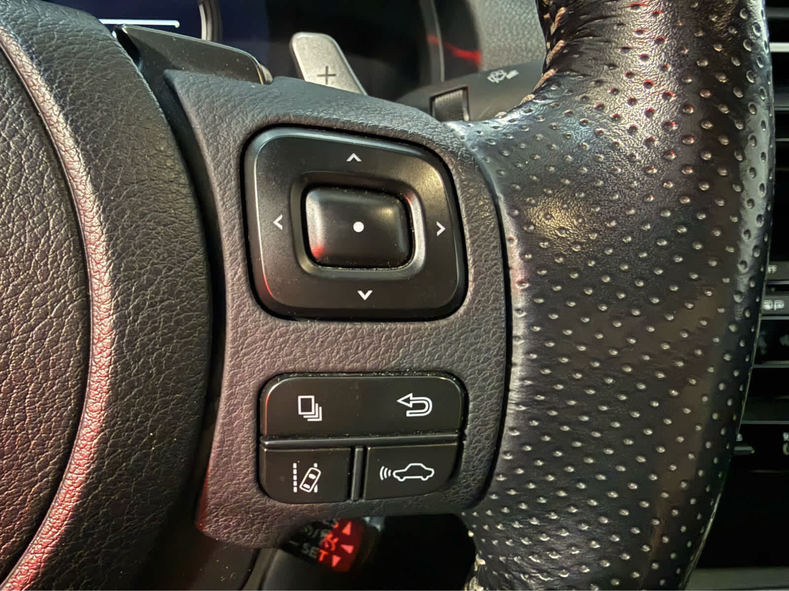 Thumbnail: 2022 Lexus IS - 19