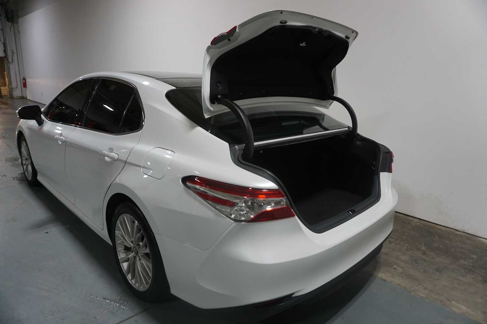 Thumbnail: 2019 Toyota Camry - 4