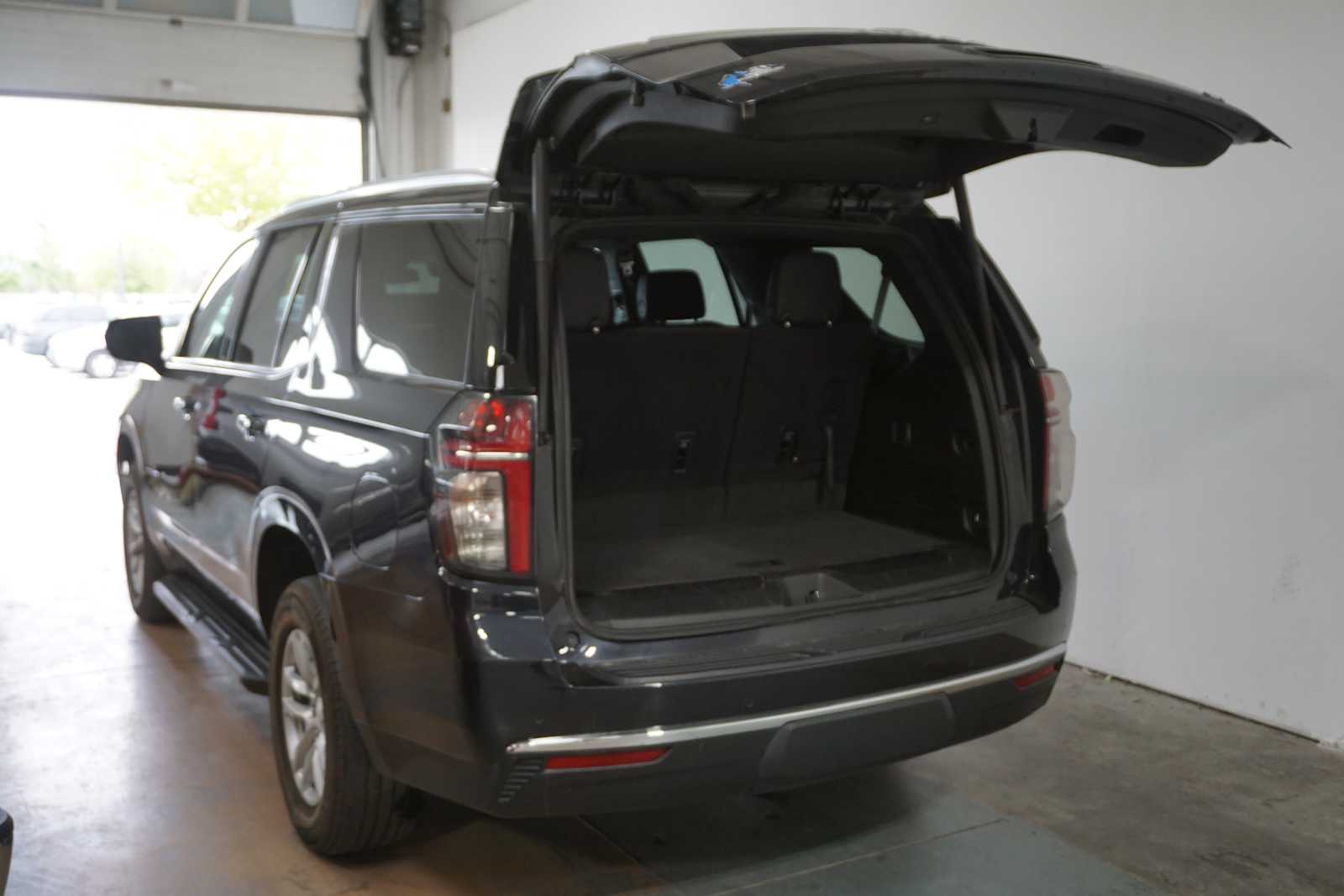 Thumbnail: 2023 Chevrolet Tahoe - 4