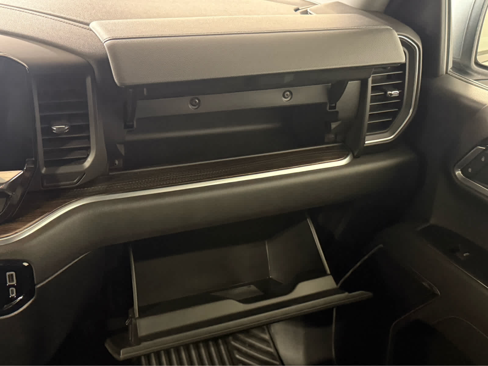 Thumbnail: 2025 Chevrolet Silverado 1500 - 21